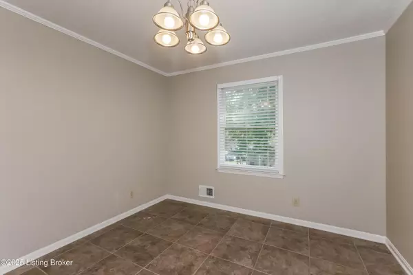 Jeffersontown, KY 40299,8704 Four Oaks Ct