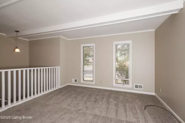 Jeffersontown, KY 40299,8704 Four Oaks Ct