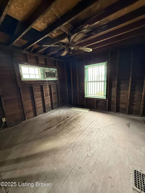 Louisville, KY 40211,3133 Del Park TER