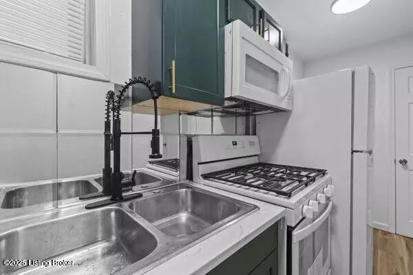 Louisville, KY 40211,424 S 22nd St #2