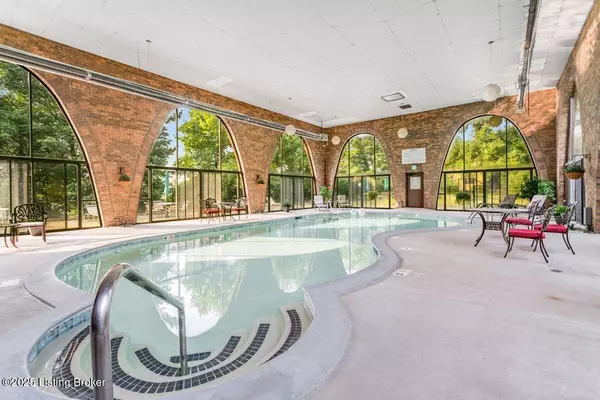 Louisville, KY 40205,1602 Gardiner Ln #222