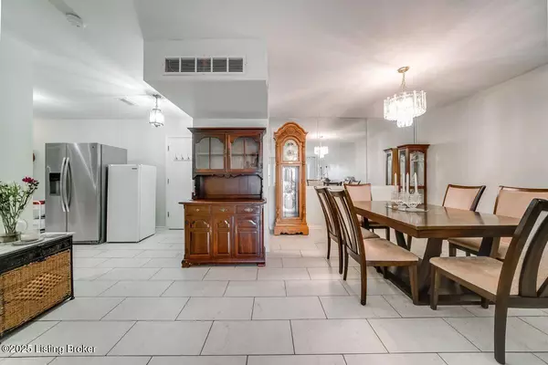 Louisville, KY 40205,1602 Gardiner Ln #222