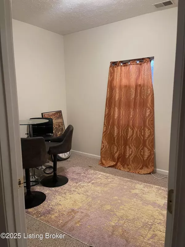 Louisville, KY 40211,1607 Young Ct