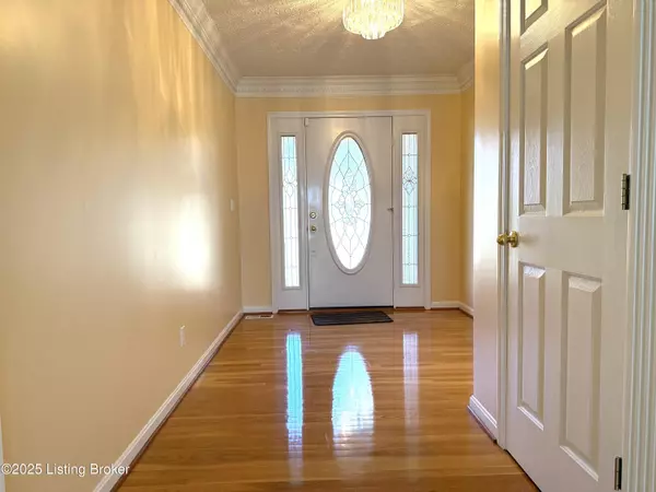 Louisville, KY 40228,6710 Woodrow WAY