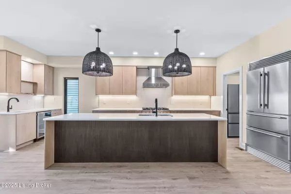 Louisville, KY 40204,956 Vine St