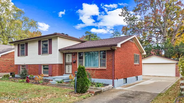 Louisville, KY 40220,3018 KAYE LAWN DR, LOUISVILLE, Dr