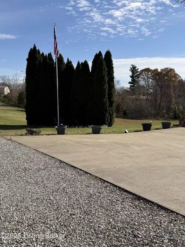 Brandenburg, KY 40108,845 DE Brown Rd