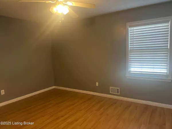 Jeffersontown, KY 40299,9211 N Pirogue Ct