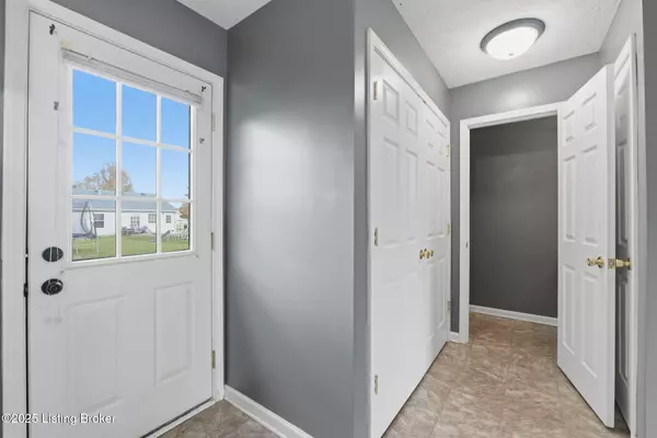 Shepherdsville, KY 40165,248 Miles Dr