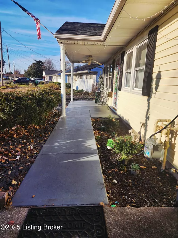 Louisville, KY 40213,4819 Hummingbird Cir