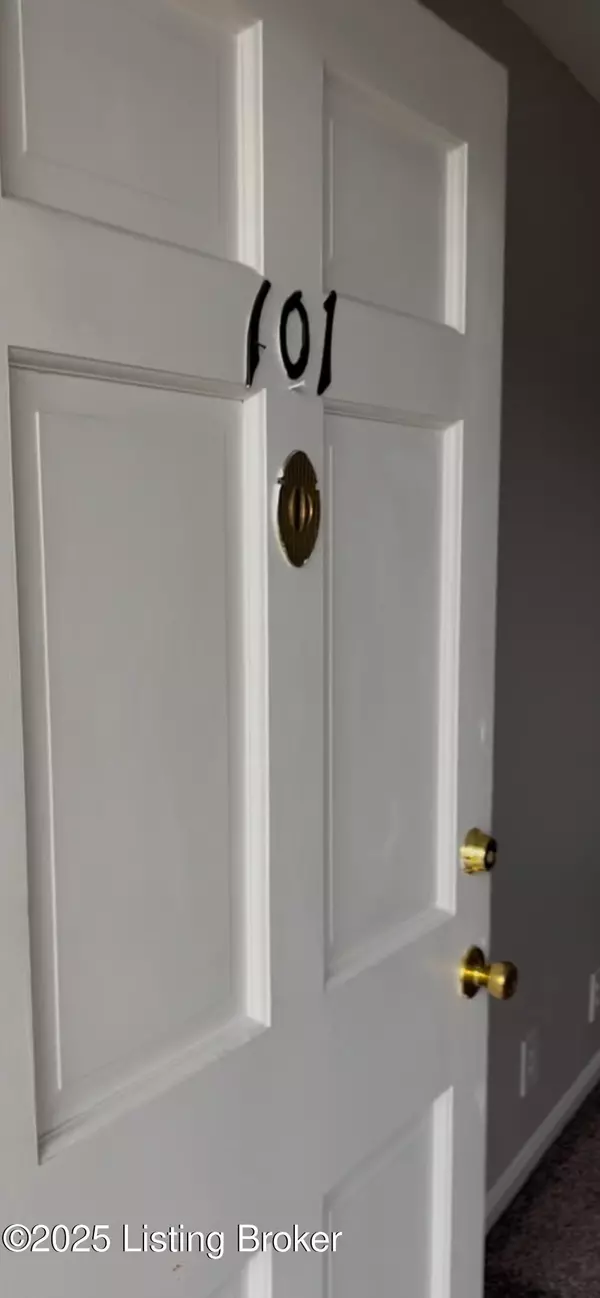 Louisville, KY 40258,6983 Dixie Hwy #202