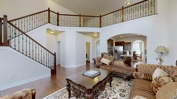 Louisville, KY 40245,17038 green crest Ln