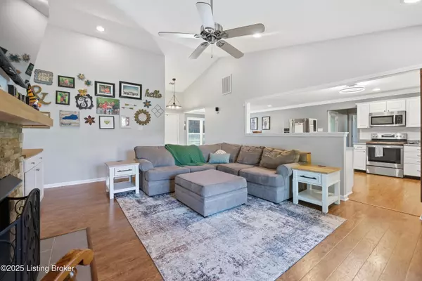 Versailles, KY 40383,212 Gray Hawk Ct