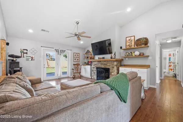 Versailles, KY 40383,212 Gray Hawk Ct