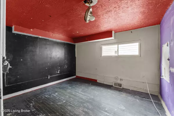 Louisville, KY 40211,2825 Greenwood Ave