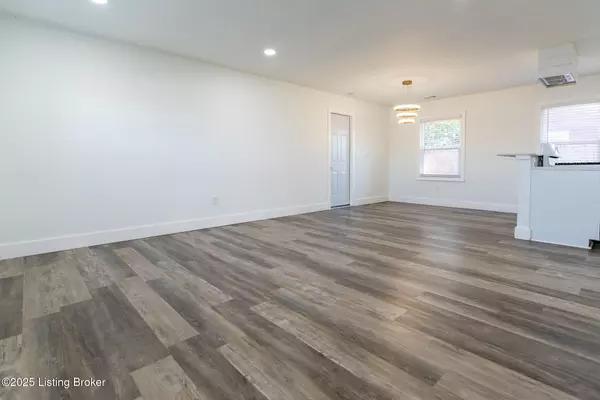 Briarwood, KY 40242,8416 Westport Rd