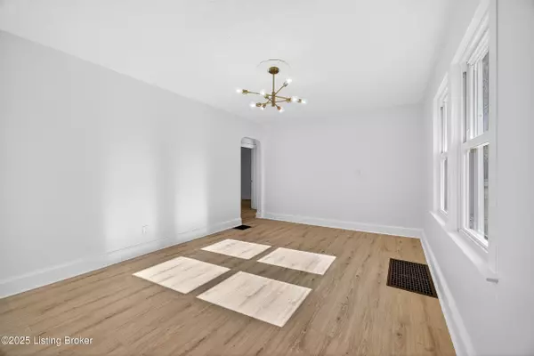 Louisville, KY 40258,4915 Greenwood Rd