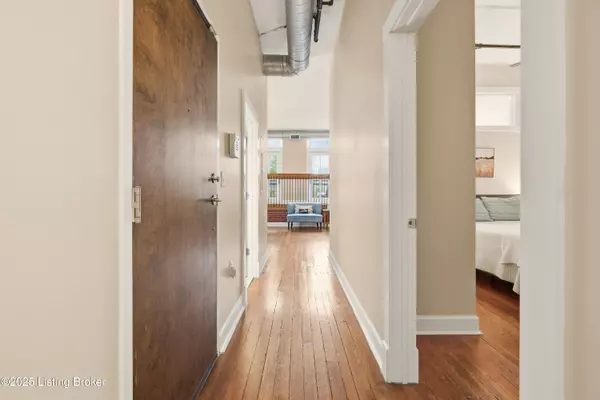 Louisville, KY 40202,532 S 4th St #UNIT 301