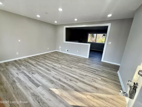 Louisville, KY 40219,6105 Rocky Mountain Dr