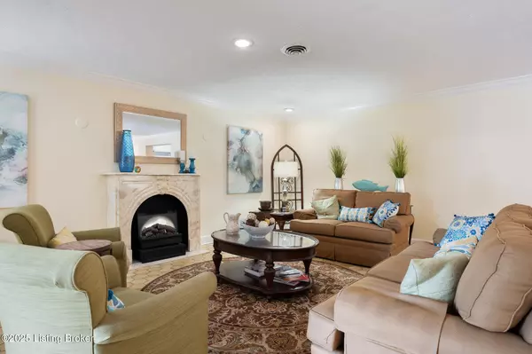 Louisville, KY 40220,3030 Breckenridge Ln #APT 415