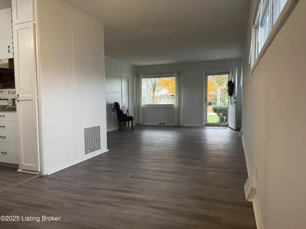 Lynnview, KY 40213,4924 Warbler WAY