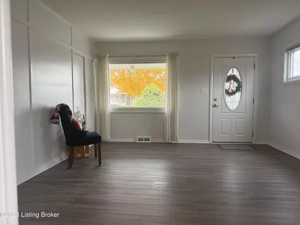 Lynnview, KY 40213,4924 Warbler WAY