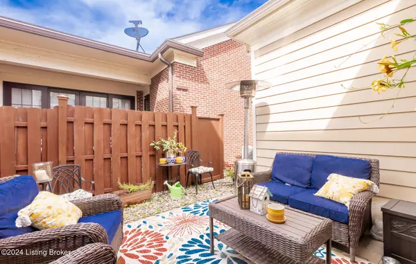 Prospect, KY 40059,10723 Meeting St #201