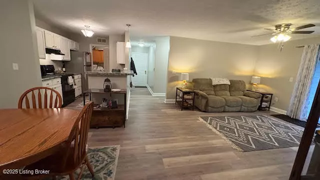 Louisville, KY 40299,3909 Yardley Ct #104