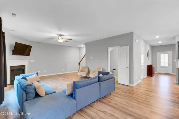 Louisville, KY 40229,8426 Gateway Run Rd