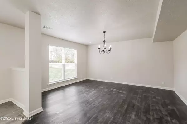 Louisville, KY 40241,10102 Spring Gate Dr