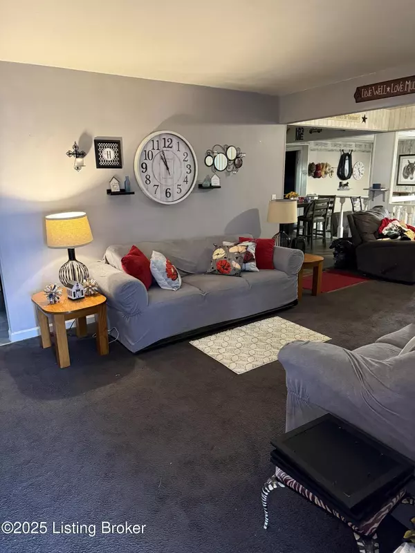 Louisville, KY 40272,5315 Velle Vista Dr