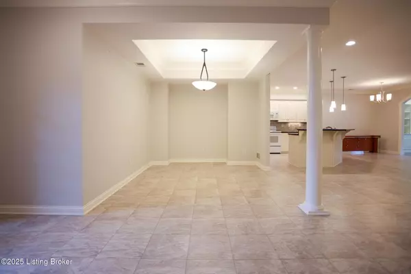 Louisville, KY 40223,10712 Riva Rd