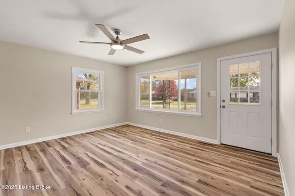 Louisville, KY 40272,5919 Middlerose Cir