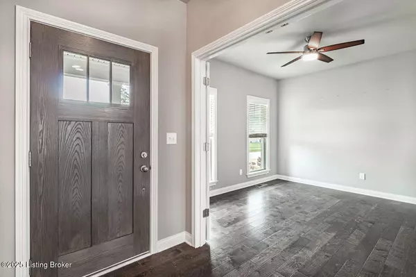 Jeffersontown, KY 40299,8817 Stara WAY