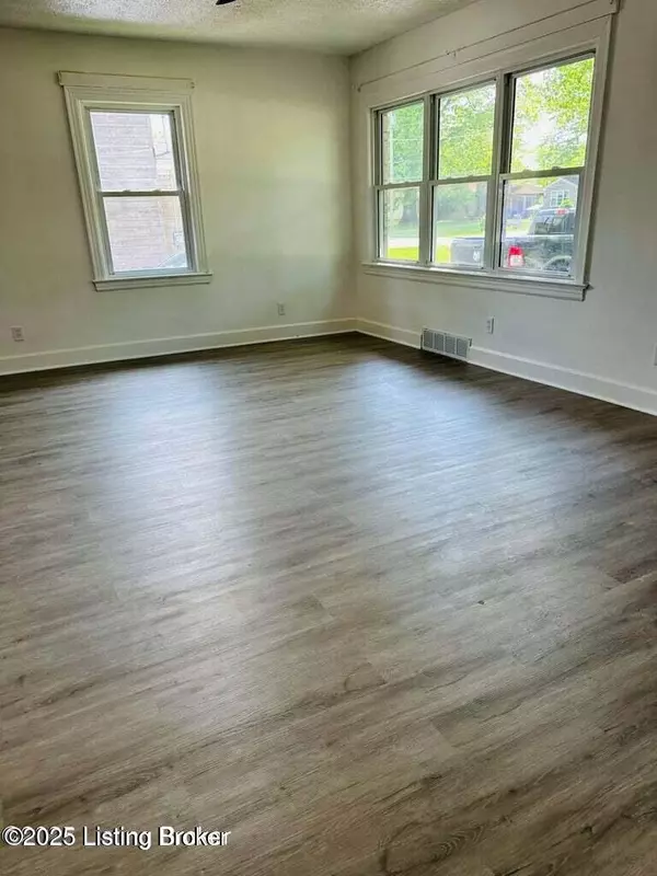 Louisville, KY 40216,4105 North Ln