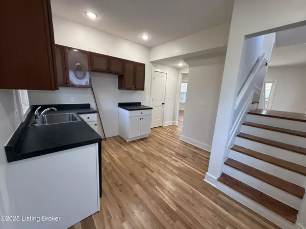 Louisville, KY 40211,730 Hazel St #201