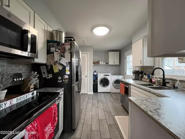 Louisville, KY 40272,6239 Blaze WAY