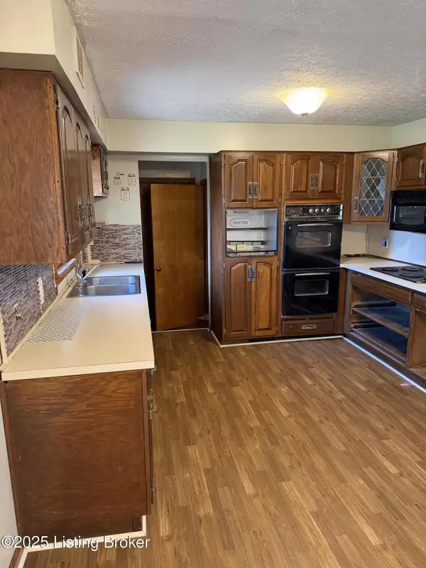 La Grange, KY 40031,2100 Cox Ln