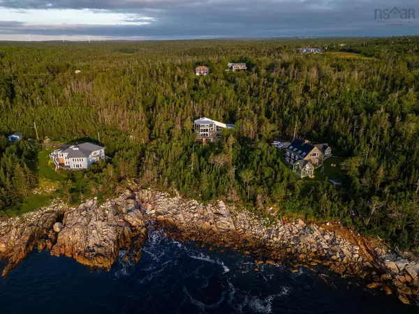 20 Ashley Dr, Halibut Bay, NS B3V 1J6