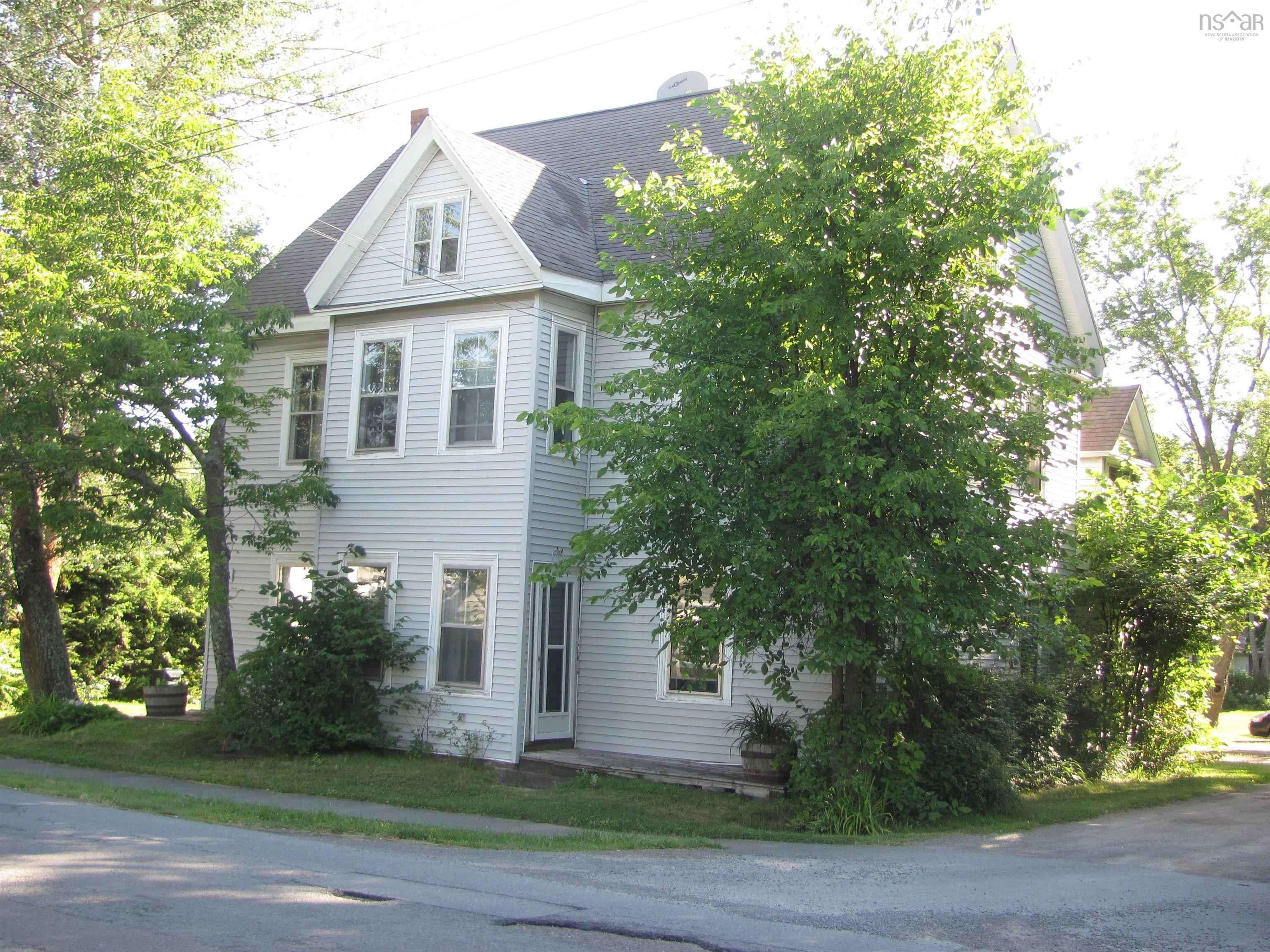 993 King St, Windsor, NS B0N 2T0
