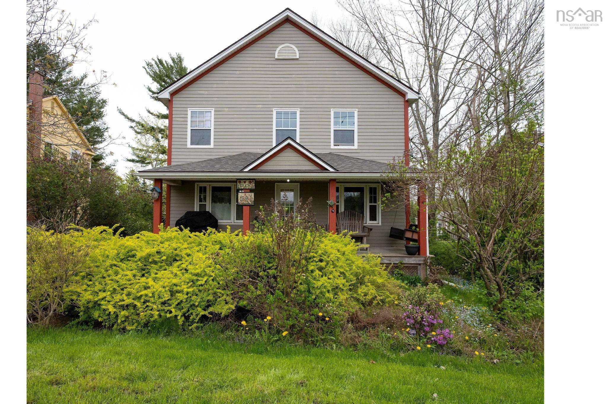 341 College Rd, Windsor, NS B0N 2T0
