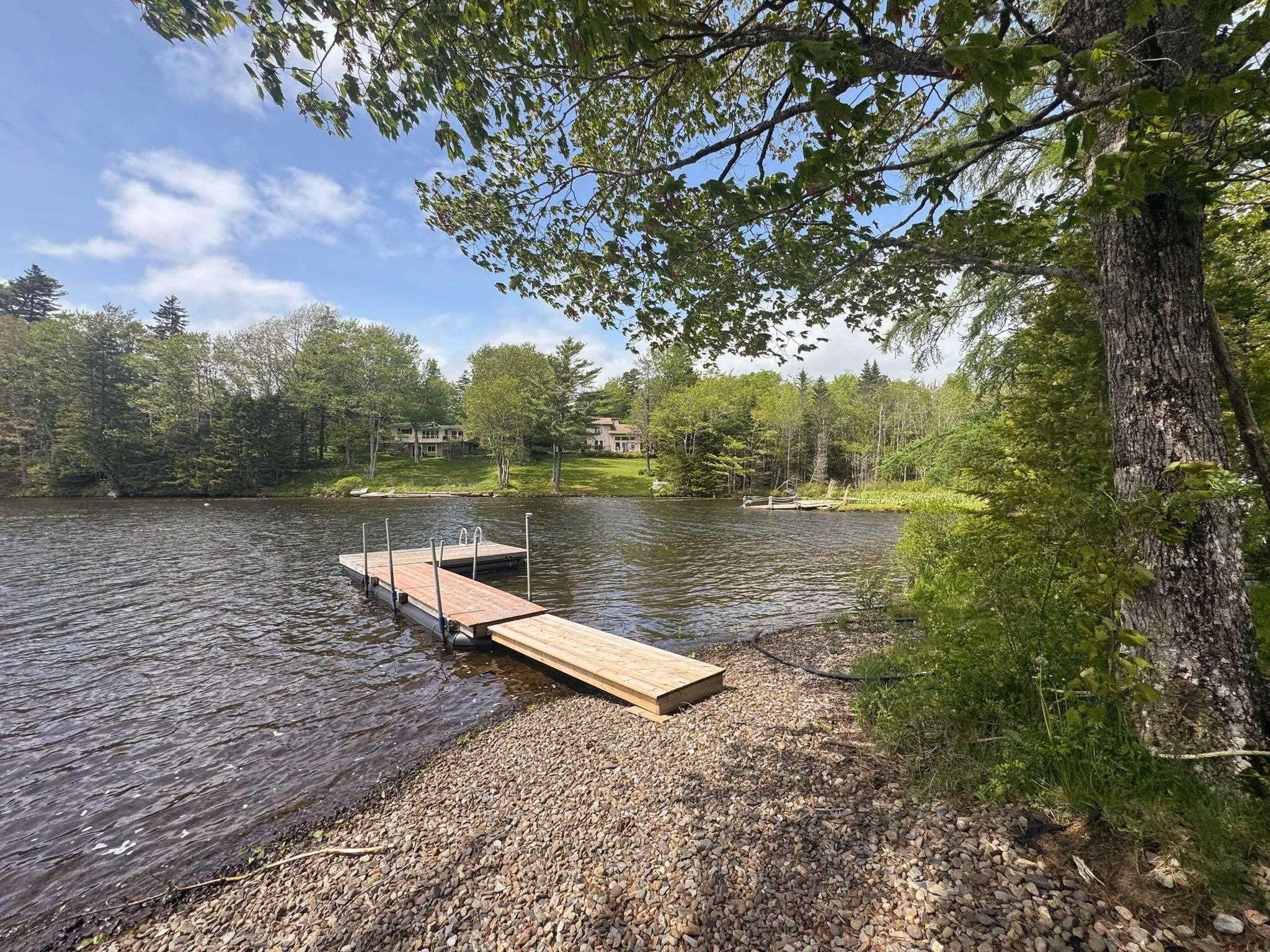 19 Cove Road, Mount Uniacke, NS B0N 1Z0