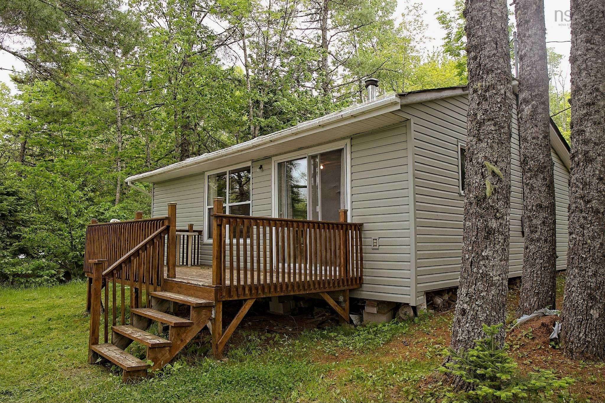 399 Leville Rd, New Ross, NS B0J 2M0