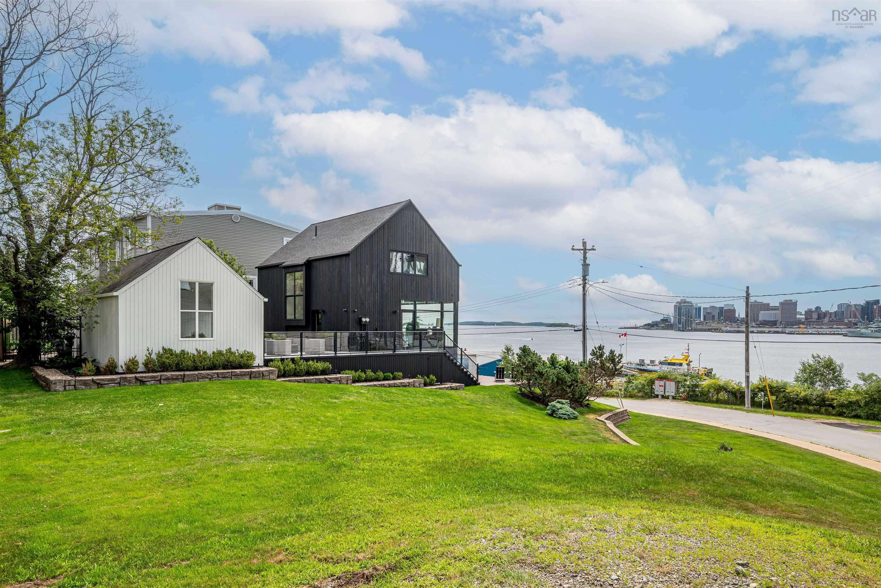 90 Shore Rd, Dartmouth, NS B4A 1A4