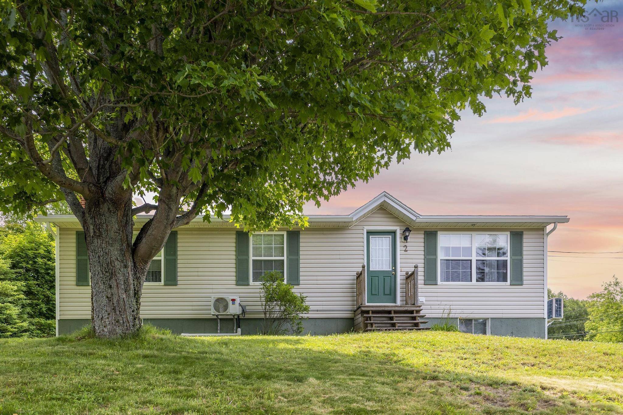 2 Maple St, Trenton, NS B0K 1X0