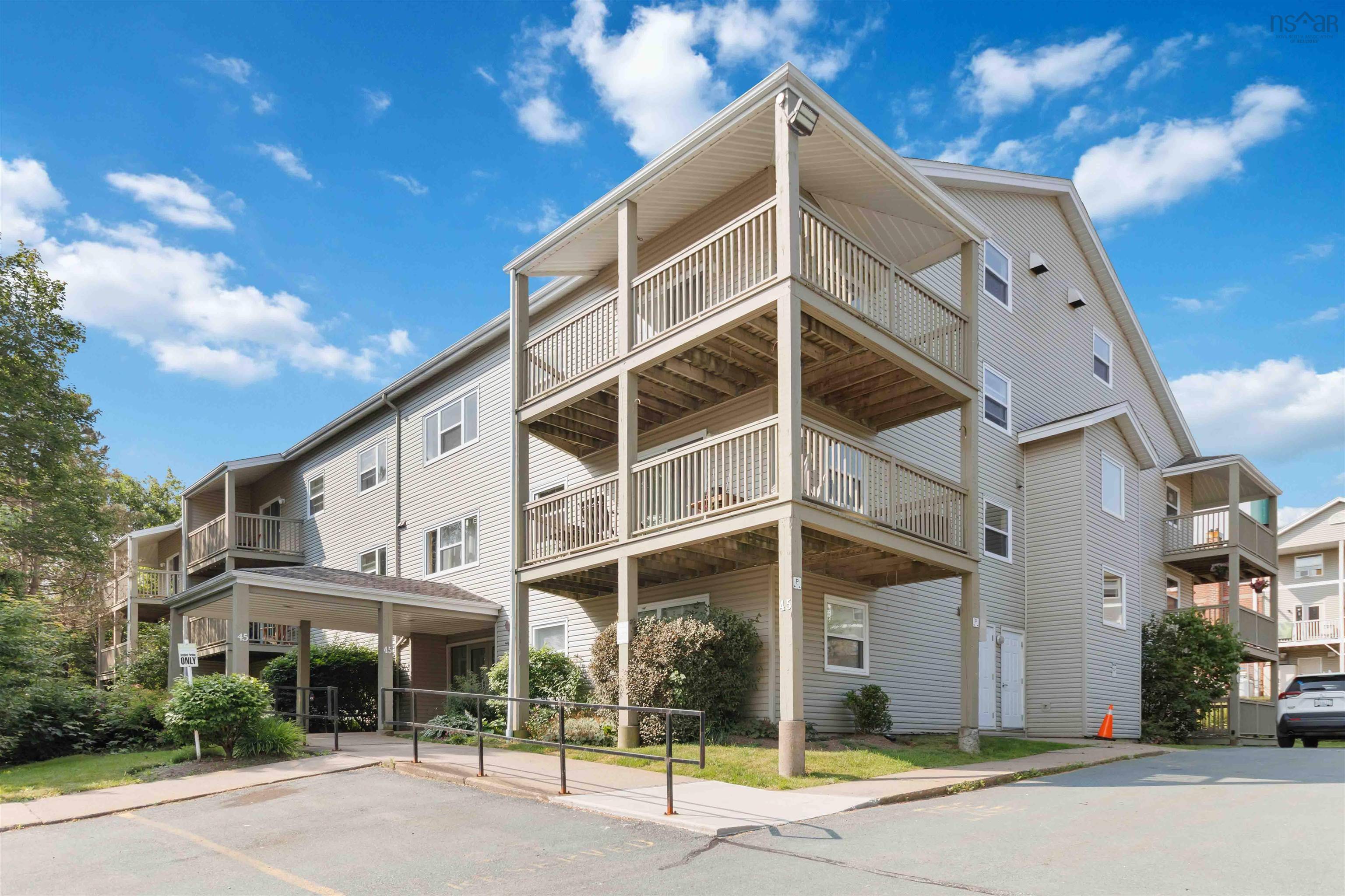45 Chelton Woods Ln #105, Clayton Park, NS B3M 3Z7