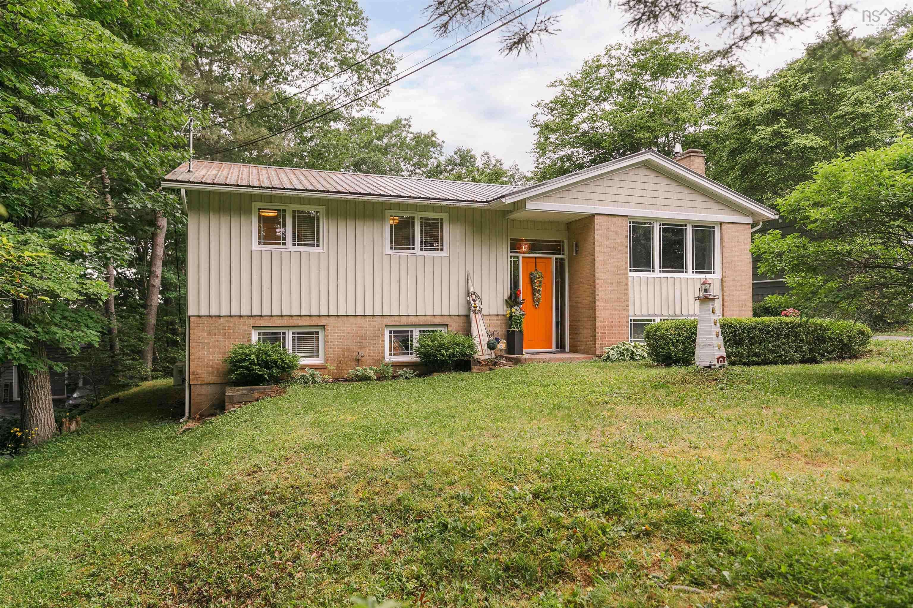79 Ridge Ave, Waverley, NS B2R 1G5