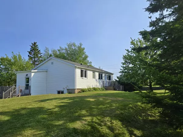44 Bissett Lake Rd, Cole Harbour, NS B2V 2T3