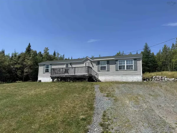 705 Lake Egmont, Lake Egmont, NS B0N 1Y0