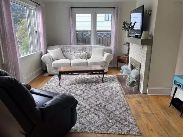 Halifax, NS B3N 2N2,17 Rosedale Ave